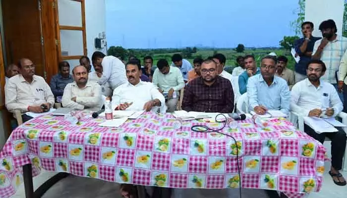 ముంపు నిర్వాసితులకు రాష్ట్ర ప్రభుత్వం అండ : మంత్రి జూపల్లి ముంపు నిర్వాసితులకు రాష్ట్ర ప్రభుత్వం అండ : మంత్రి జూపల్లి