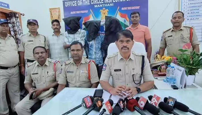 గంజాయి స్మగ్లింగ్.. అడ్డొస్తే బెదిరించడానికి కత్తులు కొనుగోలు గంజాయి స్మగ్లింగ్.. అడ్డొస్తే బెదిరించడానికి కత్తులు కొనుగోలు