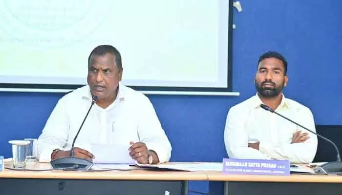 ఆందోళన వద్దు..ప్రతి రైతుకు సరిపడా యూరియా అందిస్తాం : మంత్రి అడ్లూరి ఆందోళన వద్దు..ప్రతి రైతుకు సరిపడా యూరియా అందిస్తాం : మంత్రి అడ్లూరి