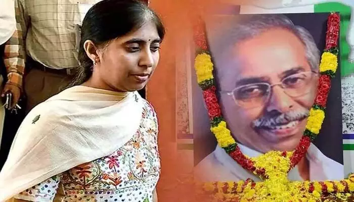 టన్నుల కొద్దీ సాక్ష్యాలున్నా.. ఇంకా విచారణ కొనసాగిస్తారా? టన్నుల కొద్దీ సాక్ష్యాలున్నా.. ఇంకా విచారణ కొనసాగిస్తారా?