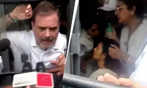 సొమ్మసిల్లి పడిపోయిన మహువ మోయిత్రా.. సపర్యలు చేసిన రాహుల్ గాంధీ