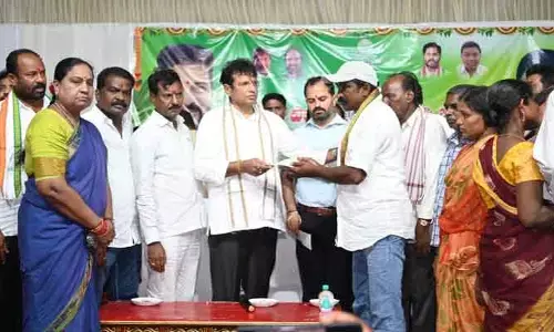 పేదవాడి ఆకలి తీర్చేందుకే రేషన్ కార్డుల పంపిణీ :  మంత్రి శ్రీధర్ బాబు