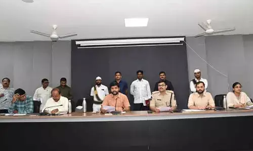 ప్రభుత్వ కార్యాలయాల్లో సౌర విద్యుత్ ఏర్పాటు చేయాలి : కలెక్టర్ వెంకటేష్ ధోత్రే