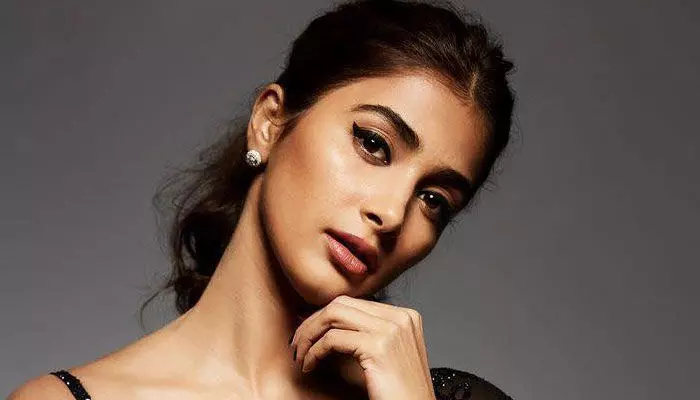 నాకు అన్ని అలాంటి క్యారెక్టర్సే వస్తున్నాయి.. హీరోయిన్ షాకింగ్ కామెంట్స్ నాకు అన్ని అలాంటి క్యారెక్టర్సే వస్తున్నాయి.. హీరోయిన్ షాకింగ్ కామెంట్స్