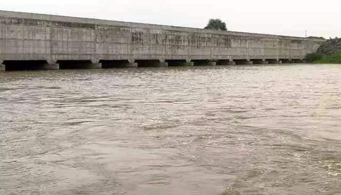 పెరుగుతున్న వరద.. ముందస్తు చర్యలు శూన్యం పెరుగుతున్న వరద.. ముందస్తు చర్యలు శూన్యం