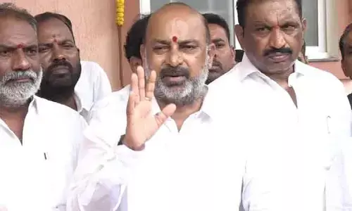 గుడిని కూల్చిన గూండాలను అరెస్ట్ చేయరేంది.. రాంచందర్ రావు హౌస్ అరెస్ట్‌పై బండి సంజయ్ ఫైర్