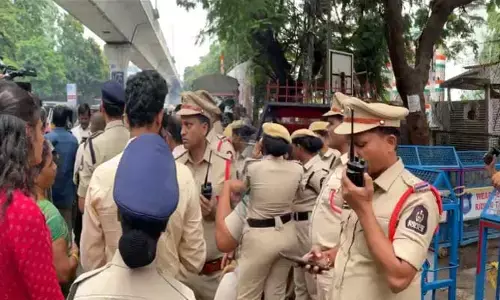 Gandhi Bhavan: గాంధీ భవన్ వద్ద హై టెన్షన్.. ముట్టడికి రాలేదు.. నిరుద్యోగులను అరెస్ట్ చేసిన పోలీసులు