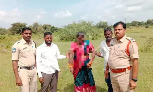మహిళ ఆత్మహత్యాయత్నం.. పోలీసుల చాకచక్యం