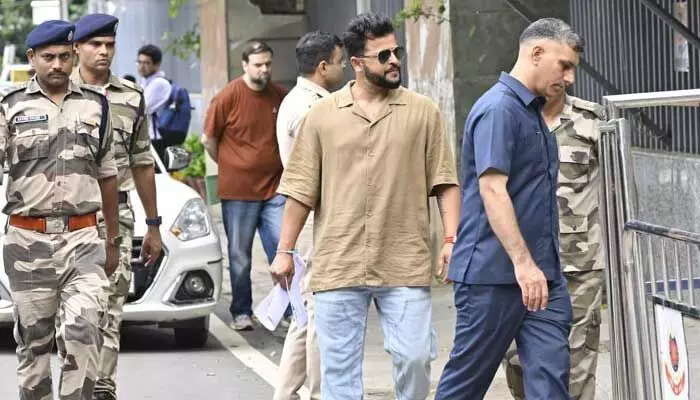 Suresh Raina : బెట్టింగ్ యాప్ కేసు.. ED ఆఫీసుకు క్రికెటర్ సురేష్ రైనా Suresh Raina : బెట్టింగ్ యాప్ కేసు.. ED ఆఫీసుకు క్రికెటర్ సురేష్ రైనా