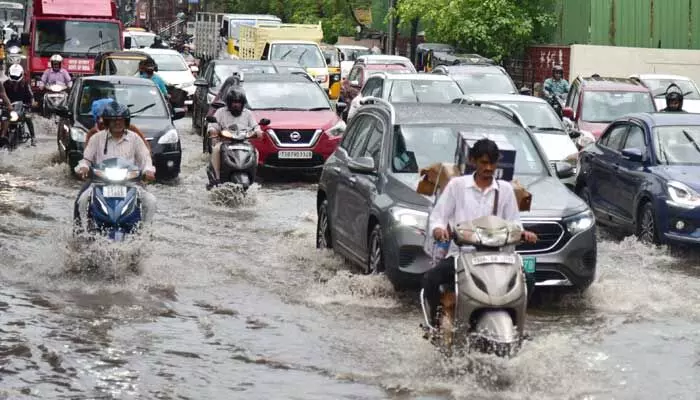 HYD Traffic Police: సీరియస్గా తీసుకోండి.. అనవసరంగా బయటకు రాకండి HYD Traffic Police: సీరియస్గా తీసుకోండి.. అనవసరంగా బయటకు రాకండి