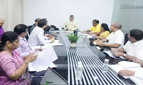 భారీ వర్షాల నేపథ్యంలో అప్రమత్తంగా ఉండండి