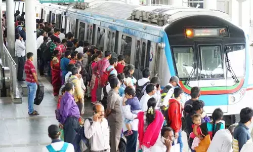 Metro: హైదరాబాద్ లో మరోసారి భారీ వర్షం.. మెట్రోకు ఫుల్ డిమాండ్