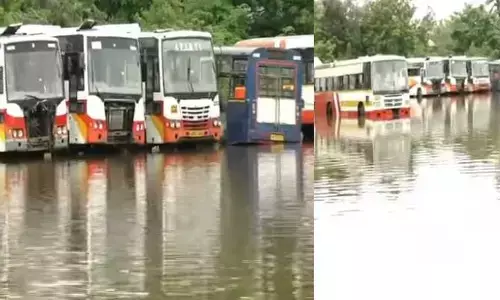 జలదిగ్బంధంలో విజయవాడ బస్టాండ్.. బస్సులు నిలిపివేత