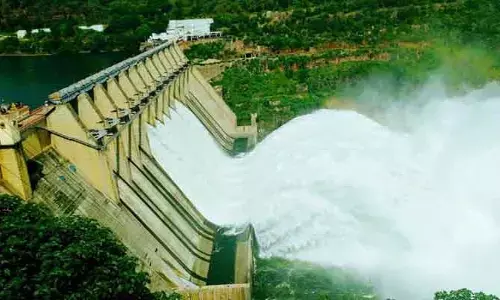 శ్రీశైలానికి భారీగా వరద నీరు.. అధికారుల కీలక నిర్ణయం