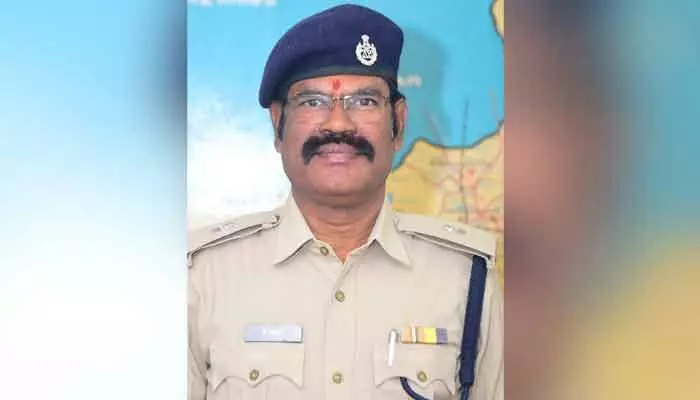 వరంగల్ అడిషనల్ డీసీపీ రవికి ఇండియన్ పోలీస్ మెడల్ వరంగల్ అడిషనల్ డీసీపీ రవికి ఇండియన్ పోలీస్ మెడల్