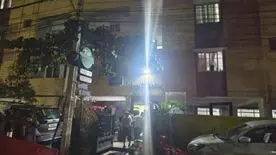 కోర్టు ఆదేశాలతో రాత్రికి రాత్రే హాస్టల్ ఖాళీ.. రోడ్డున పడిన శ్రామిక మహిళలు కోర్టు ఆదేశాలతో రాత్రికి రాత్రే హాస్టల్ ఖాళీ.. రోడ్డున పడిన శ్రామిక మహిళలు