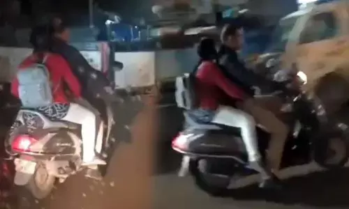 ప్రియుడు డ్రైవింగ్.. ప్రియురాలు హస్తప్రయోగం.. ఓయోకి వెళ్లేవరకు కూడా ఆగలేకపోయారా..? (వీడియో)