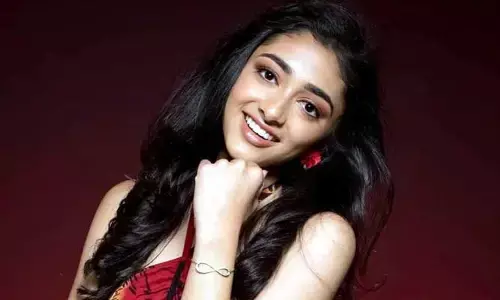 యంగ్ హీరోయిన్ వెంటపడుతున్న హీరోలు.. ఈ బ్యూటీ క్రేజ్ మామూలుగా లేదుగా..