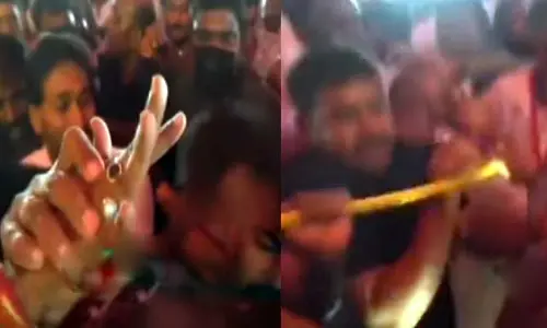 Shocking: వైసీపీ కార్యకర్తలను చితబాదిన జగన్ గన్‌మెన్లు