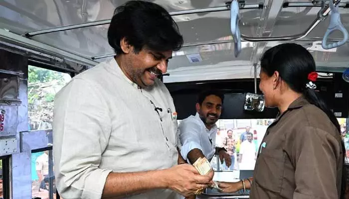 విజయవాడకు మూడు టికెట్లు.. నేను డబ్బులిస్తా అంటే నేనని వాదులాడుకున్న పవన్, లోకేష్ విజయవాడకు మూడు టికెట్లు.. నేను డబ్బులిస్తా అంటే నేనని వాదులాడుకున్న పవన్, లోకేష్