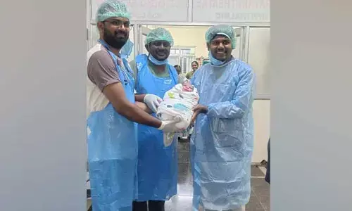 ఐఏఎస్ భార్య ప్రభుత్వ ఆసుపత్రిలో డెలివరీ..