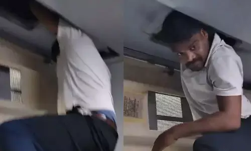 ట్రైన్‌లో ఏసీ తక్కువ వస్తుందని ప్రయాణికుల కంప్లైంట్స్.. అందులో ఏముందో చూసి రైల్వే సిబ్బంది షాక్