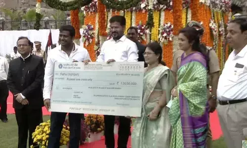 Rahul Sipligunj: రాహుల్ సిప్లిగంజ్‌కు రూ. కోటి చెక్‌ను అందజేసిన సీఎం రేవంత్