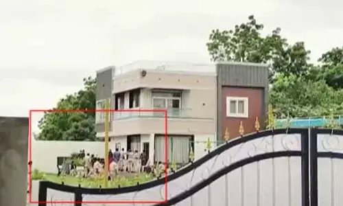 ఫామ్‌హౌస్‌లో లిక్కర్, డ్రగ్స్ పార్టీ.. పోలీసుల అదుపులో 51 మంది ఆఫ్రికన్లు