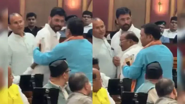 స్వాతంత్ర్య దినోత్సవం.. అసెంబ్లీలో కొట్టుకున్న ఎమ్మెల్యేలు.. వీడియో వైరల్