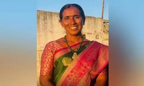 పంట చేనులో కోతులను తరుముతూ మహిళా రైతు మృతి