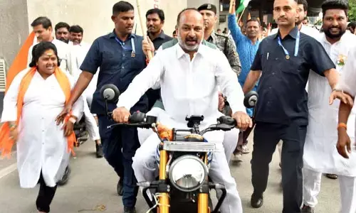 మార్వాడీలు వ్యాపారం చేస్తే తప్పేంటి? మార్వాడీ గో బ్యాక్‌పై బండి సంజయ్ ఫస్ట్ రియాక్షన్
