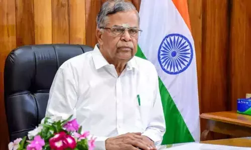 Breaking News.. గవర్నర్ మృతి