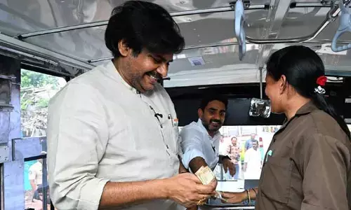 విజయవాడకు మూడు టికెట్లు.. నేను డబ్బులిస్తా అంటే నేనని వాదులాడుకున్న పవన్, లోకేష్