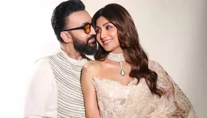 ఇలాంటి ట్రోల్స్ నన్నేమి చేయలేవు.. ట్రోలర్స్కు స్ట్రాంగ్గా ఇచ్చిపడేసిన స్టార్ హీరోయిన్ భర్త ఇలాంటి ట్రోల్స్ నన్నేమి చేయలేవు.. ట్రోలర్స్కు స్ట్రాంగ్గా ఇచ్చిపడేసిన స్టార్ హీరోయిన్ భర్త