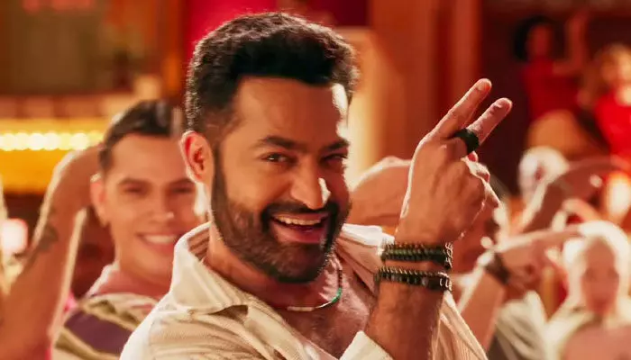 పబ్లిక్ సపోర్ట్పై ఎన్టీఆర్ ట్వీట్.. రియాలిటీలో బతకమంటూ ఫ్యాన్స్ చురకలు పబ్లిక్ సపోర్ట్పై ఎన్టీఆర్ ట్వీట్.. రియాలిటీలో బతకమంటూ ఫ్యాన్స్ చురకలు