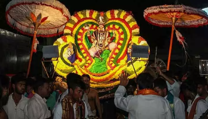 శ్రీ కపిలేశ్వరస్వామివారి ఆలయంలో వేడుకగా ఆడికృత్తిక శ్రీ కపిలేశ్వరస్వామివారి ఆలయంలో వేడుకగా ఆడికృత్తిక