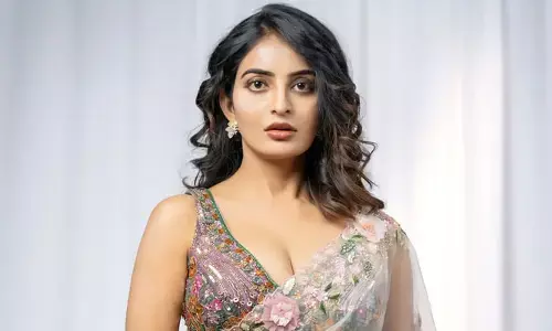వైట్‌లో లుక్ హార్ట్‌లో హుక్ అంటూ యంగ్ బ్యూటీ పోస్ట్.. ఉఫ్ ఆ బొడ్డు సో సెక్సీ అంటూ కామెంట్స్