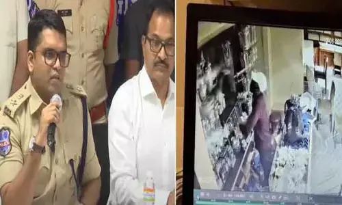 ఖజానా జ్యువెలర్స్ దోపిడీ కేసును ఛేదించిన పోలీసులు.. కరడుగట్టిన ఇద్దరు దోపిడీ దొంగలు అరెస్ట్