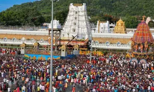 తిరుమలకు పోటెత్తిన భక్తులు.. ఊహించని షాక్ ఇచ్చిన టీటీడీ