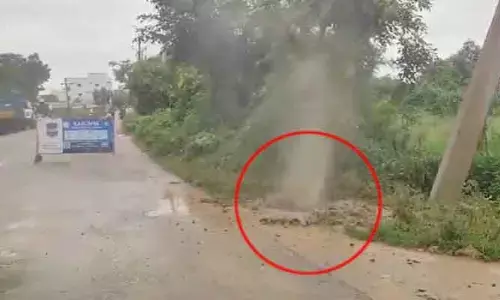పగిలిన గ్యాస్ పైప్ లైన్.. తీవ్ర భయాందోళనలో స్థానికులు