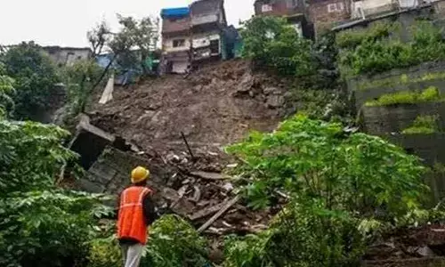 Mumbai: ముంబైలో భారీ వర్షాలు.. కొండచరియలు విరిగిపడి ఇద్దరు మృతి