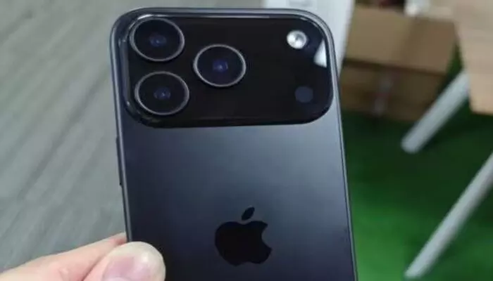 Apple: భారత్లోనే ఐఫోన్ 17 తయారీ ప్రారంభం Apple: భారత్లోనే ఐఫోన్ 17 తయారీ ప్రారంభం