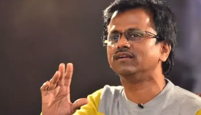 టాలీవుడ్ ను అవమానించిన మురుగదాస్... మా వాళ్లే తోపులు అంటూ !