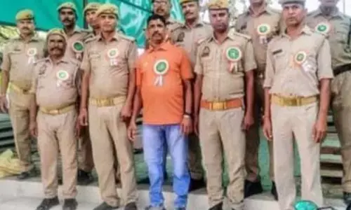 స్వాతంత్య్ర దినోత్సవ వేడుకలకు చీఫ్ గెస్ట్‌గా క్రిమినల్.. పది మంది పోలీసులపై వేటు