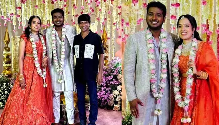 సీక్రెట్గా ప్రియురాలితో ఎంగేజ్మెంట్ చేసుకుని షాకిచ్చిన రాహుల్ సిప్లీగంజ్.. కంగ్రాట్స్ చెబుతున్న నెటిజన్లు సీక్రెట్గా ప్రియురాలితో ఎంగేజ్మెంట్ చేసుకుని షాకిచ్చిన రాహుల్ సిప్లీగంజ్.. కంగ్రాట్స్ చెబుతున్న నెటిజన్లు
