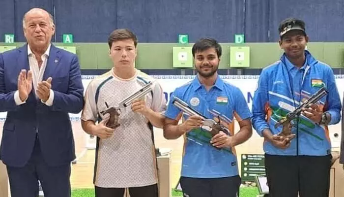 Asian Shooting Championships : సత్తాచాటిన భారత షూటర్లు.. తొలి రోజే నాలుగు పతకాలు Asian Shooting Championships : సత్తాచాటిన భారత షూటర్లు.. తొలి రోజే నాలుగు పతకాలు