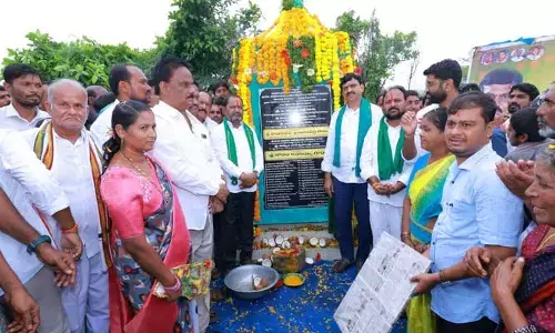 మండలంలో మంత్రి పొంగులేటి విస్తృత పర్యటన.. అభివృద్ధి పనులకు శంకుస్థాపన