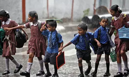 తెలంగాణలో భారీ వర్షాలు.. స్కూళ్లకు సెలవులు