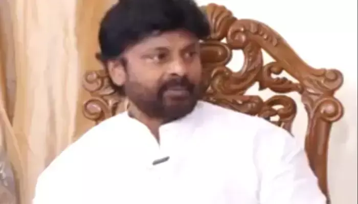 యూరియా కోసం బండి సంజయ్, కిషన్​రెడ్డిలు ప్రధానిని నిలదీయాలి
