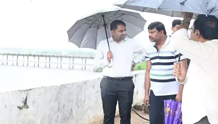 అధికారులు అనుక్షణం అలెర్ట్ గా ఉండాలి అధికారులు అనుక్షణం అలెర్ట్ గా ఉండాలి